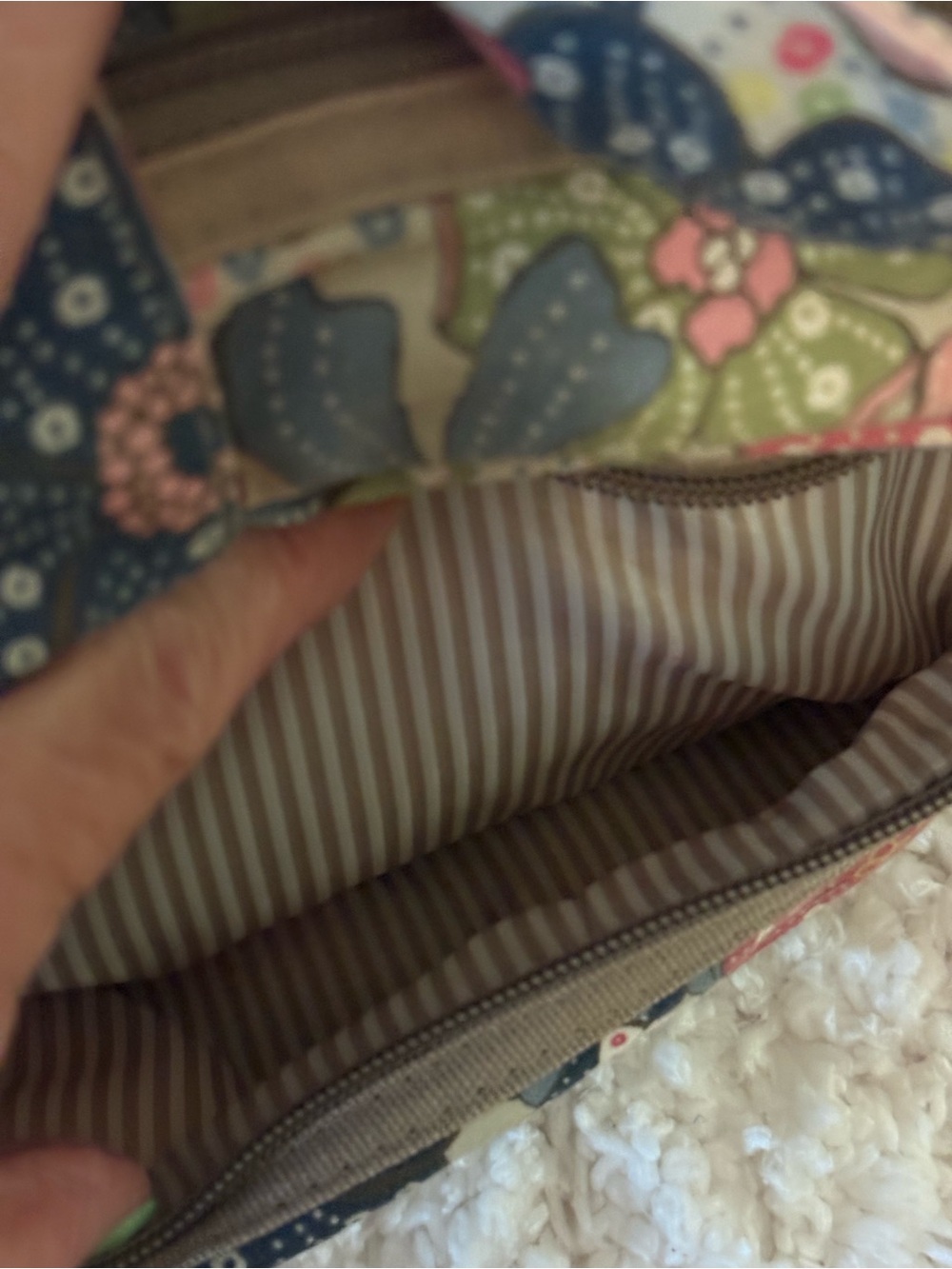 thirty-one Floral Cosmetic Bag - Picture 10 of 14
